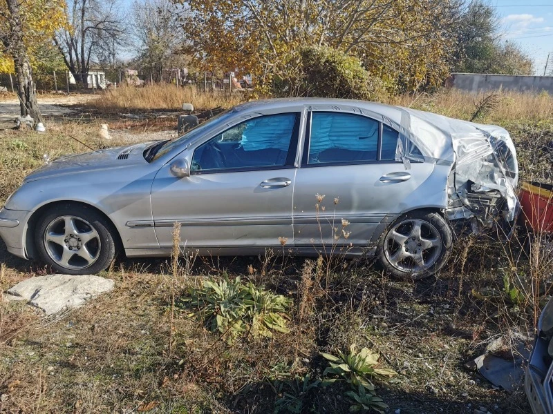 Mercedes-Benz C 220 W203 2.2CDI, снимка 3 - Автомобили и джипове - 47299614