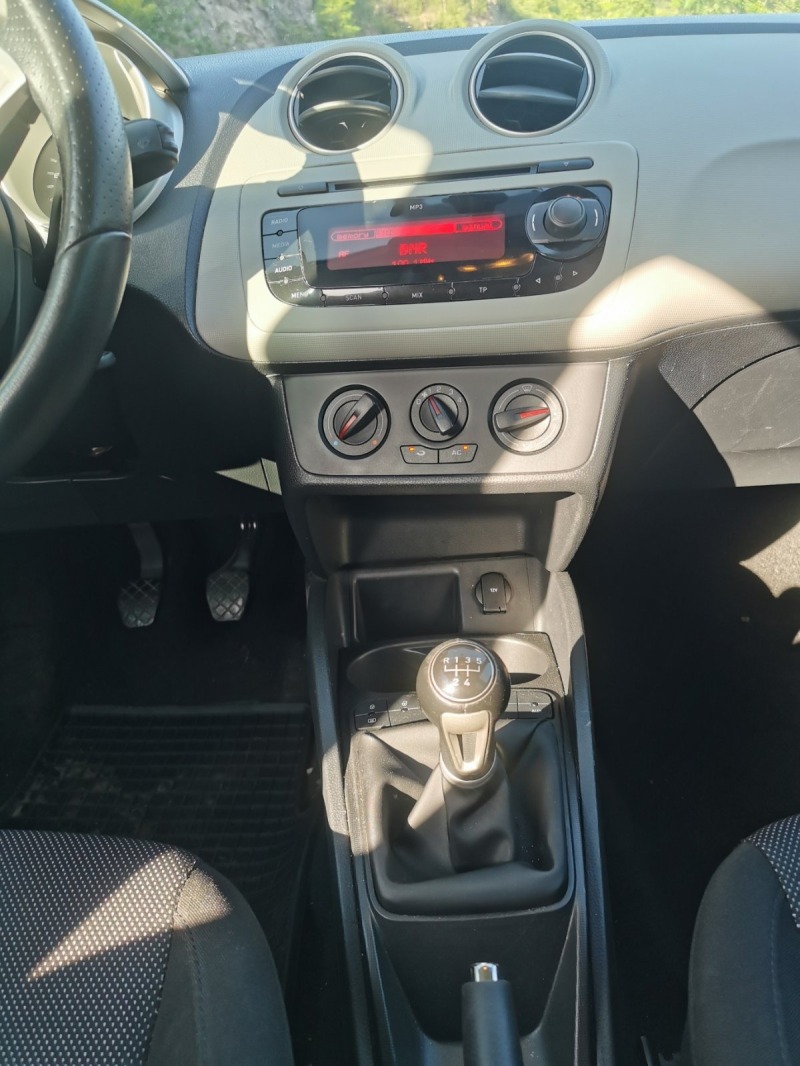 Seat Ibiza, снимка 8 - Автомобили и джипове - 46105376
