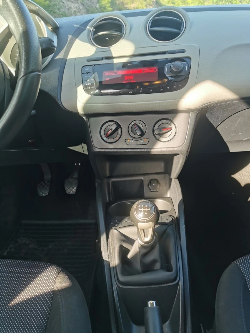 Seat Ibiza, снимка 8 - Автомобили и джипове - 47806344