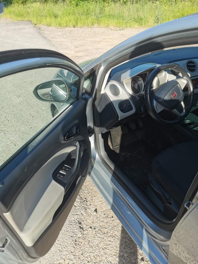 Seat Ibiza, снимка 5 - Автомобили и джипове - 46105376