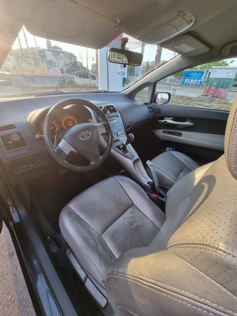 Toyota Auris, снимка 15 - Автомобили и джипове - 51877190