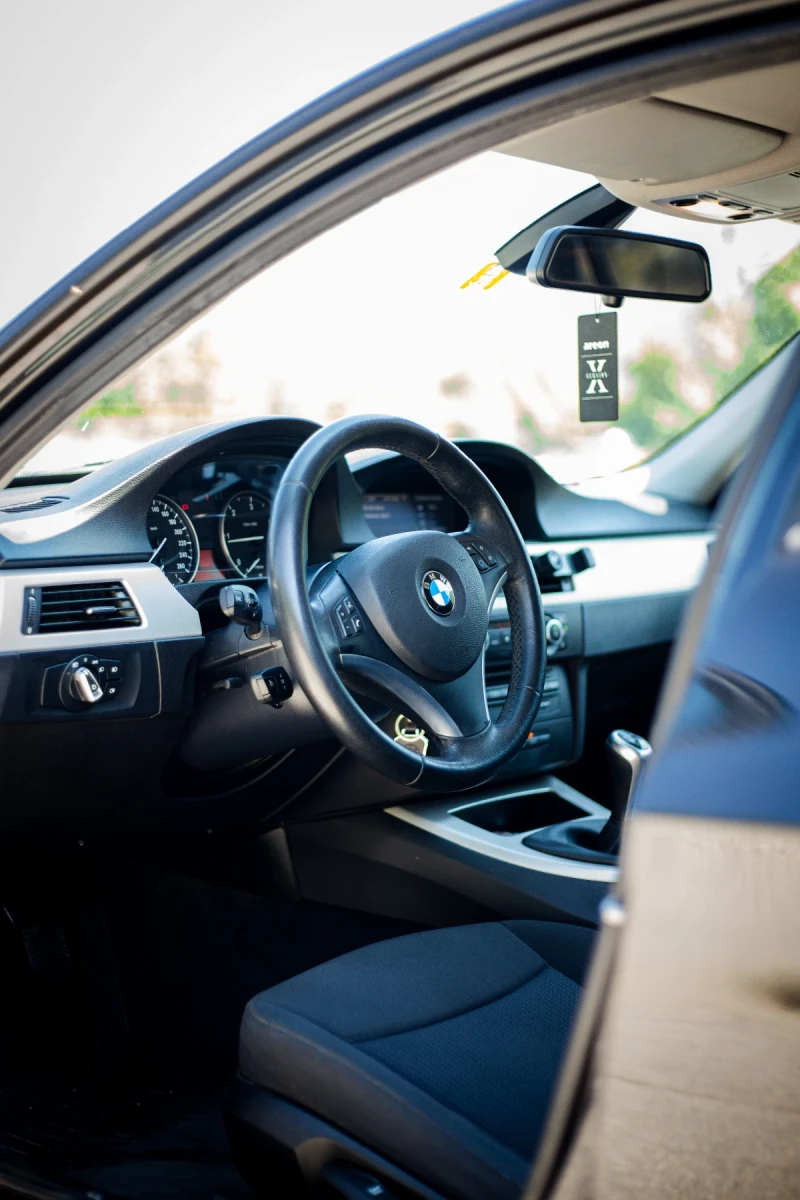 BMW 320, снимка 10 - Автомобили и джипове - 52796284