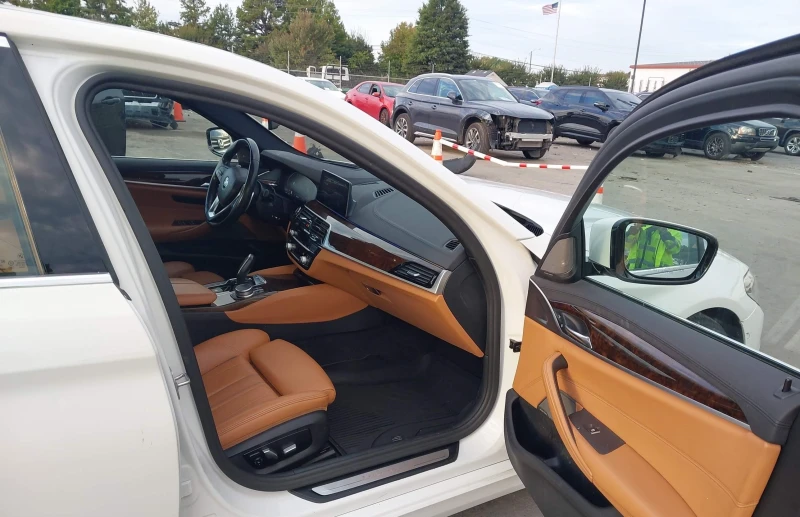 BMW 530 ПОДГРЕВ* AMBIENT* HEAD-UP* Harman/kardon* 360, снимка 6 - Автомобили и джипове - 52856429