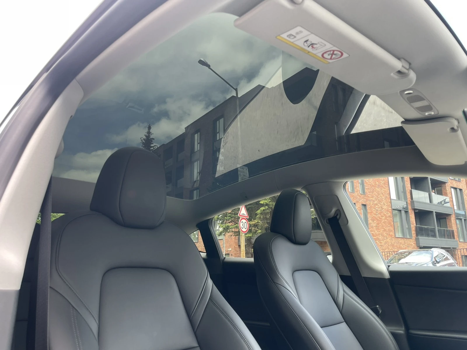 Tesla Model Y = Performance= 3.7 sec  | Mobile.bg   11