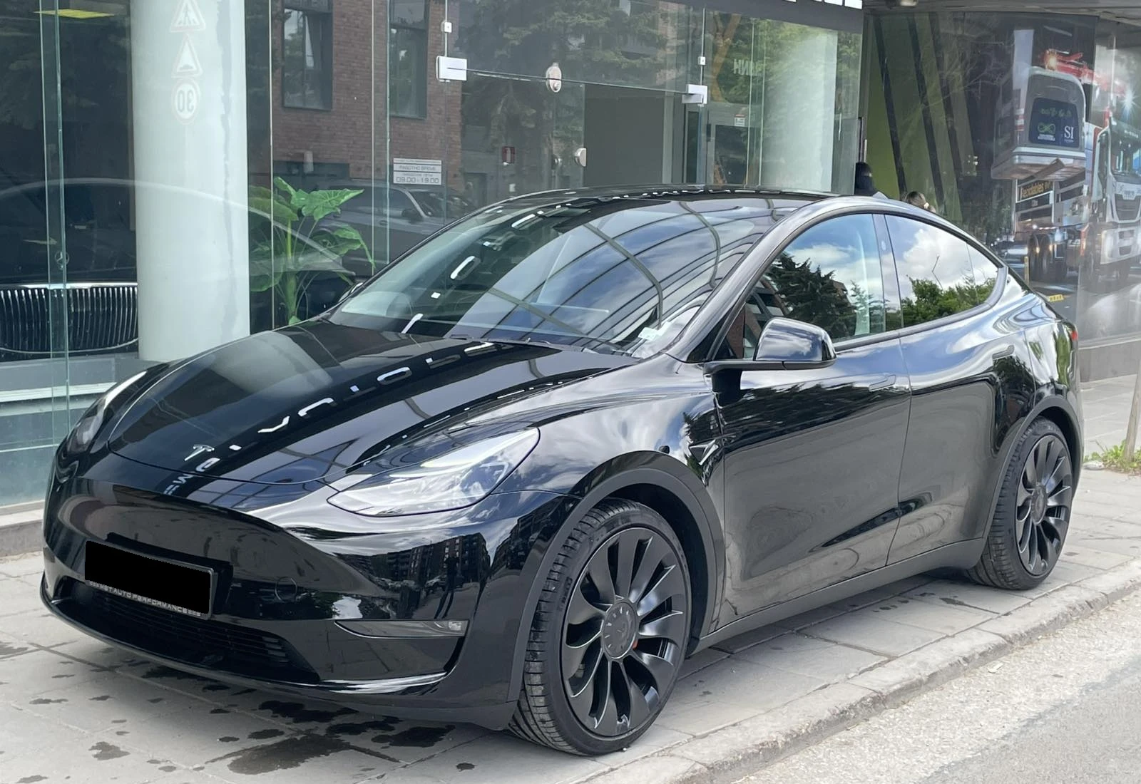 Tesla Model Y = Performance= 3.7 sec  | Mobile.bg   1