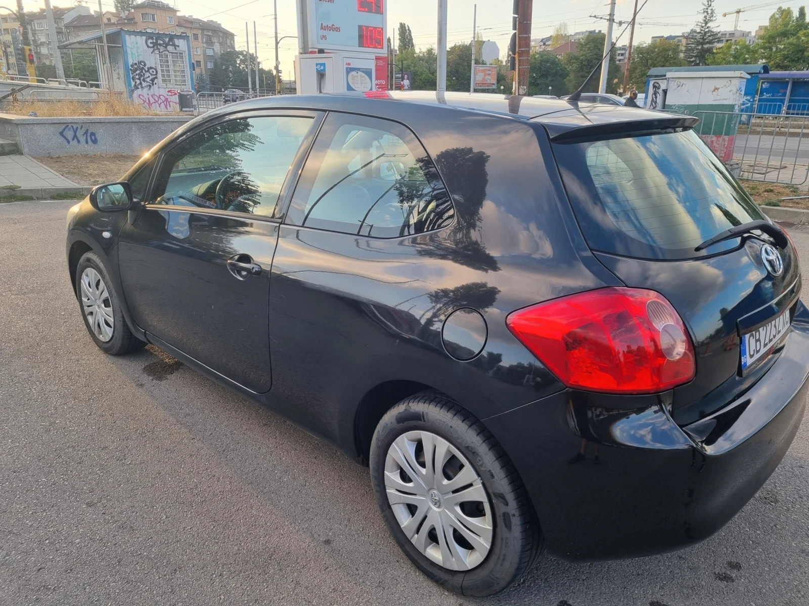Toyota Auris  - изображение 2