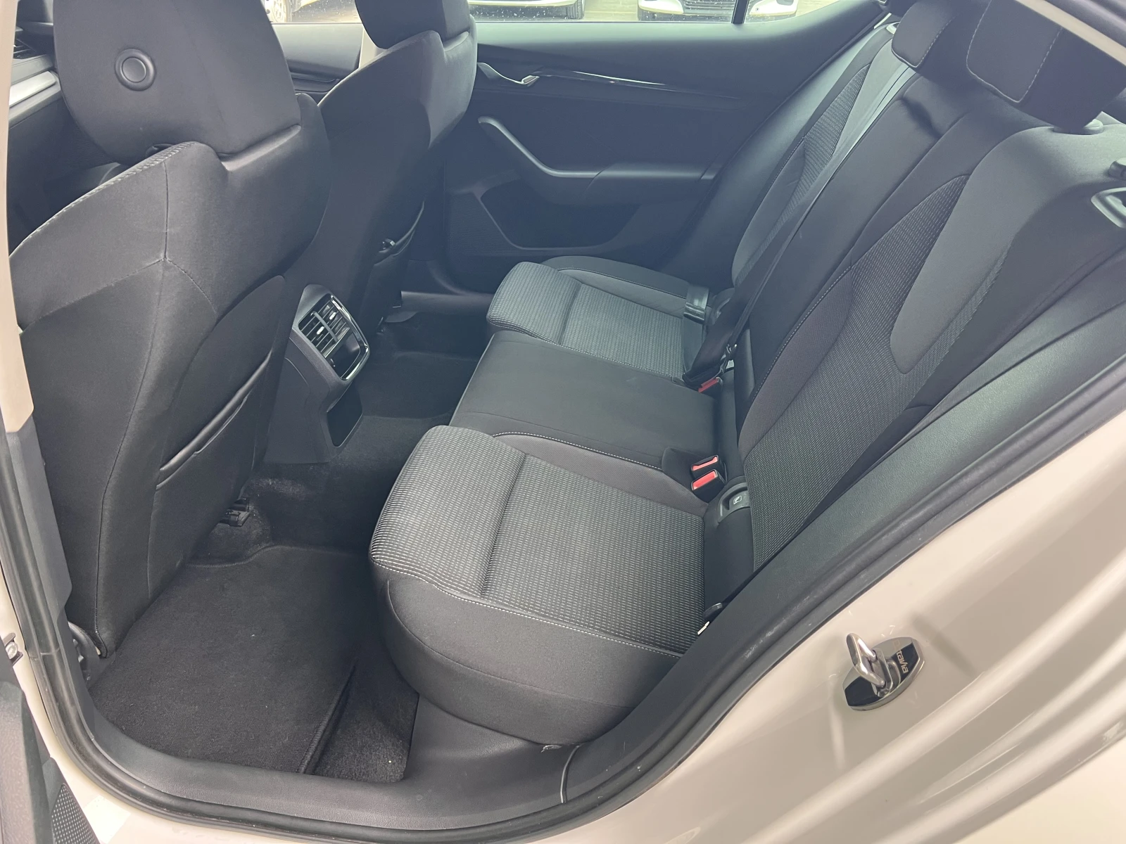 Skoda Octavia Business/2.0TDI/150K.C./6MT - изображение 7