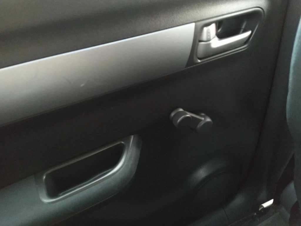 Suzuki Swift 1.3 16V, снимка 9 - Автомобили и джипове - 54070764