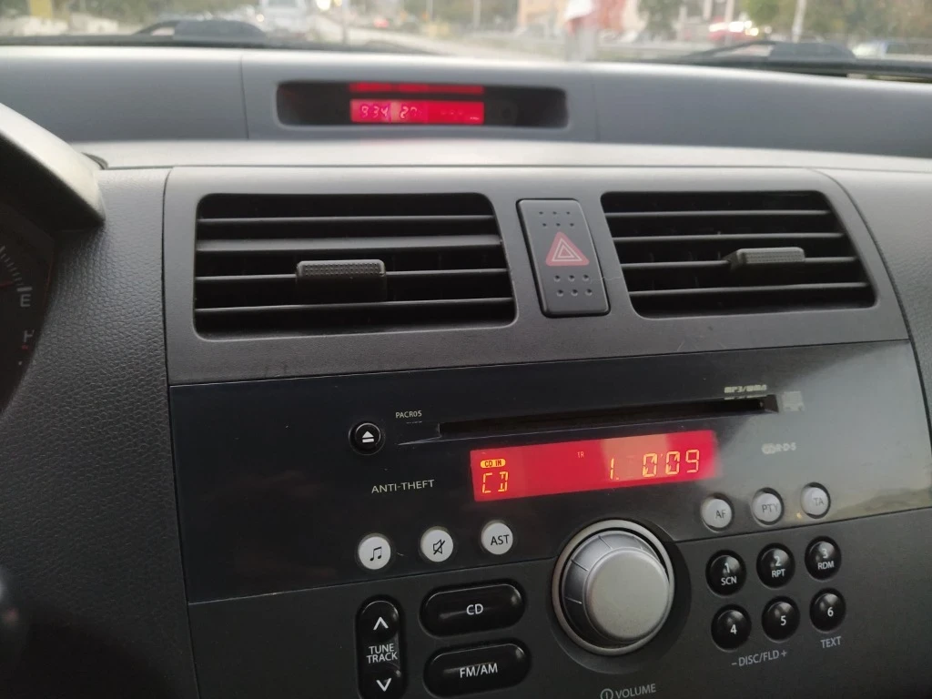 Suzuki Swift 1.3 16V, снимка 5 - Автомобили и джипове - 54070764