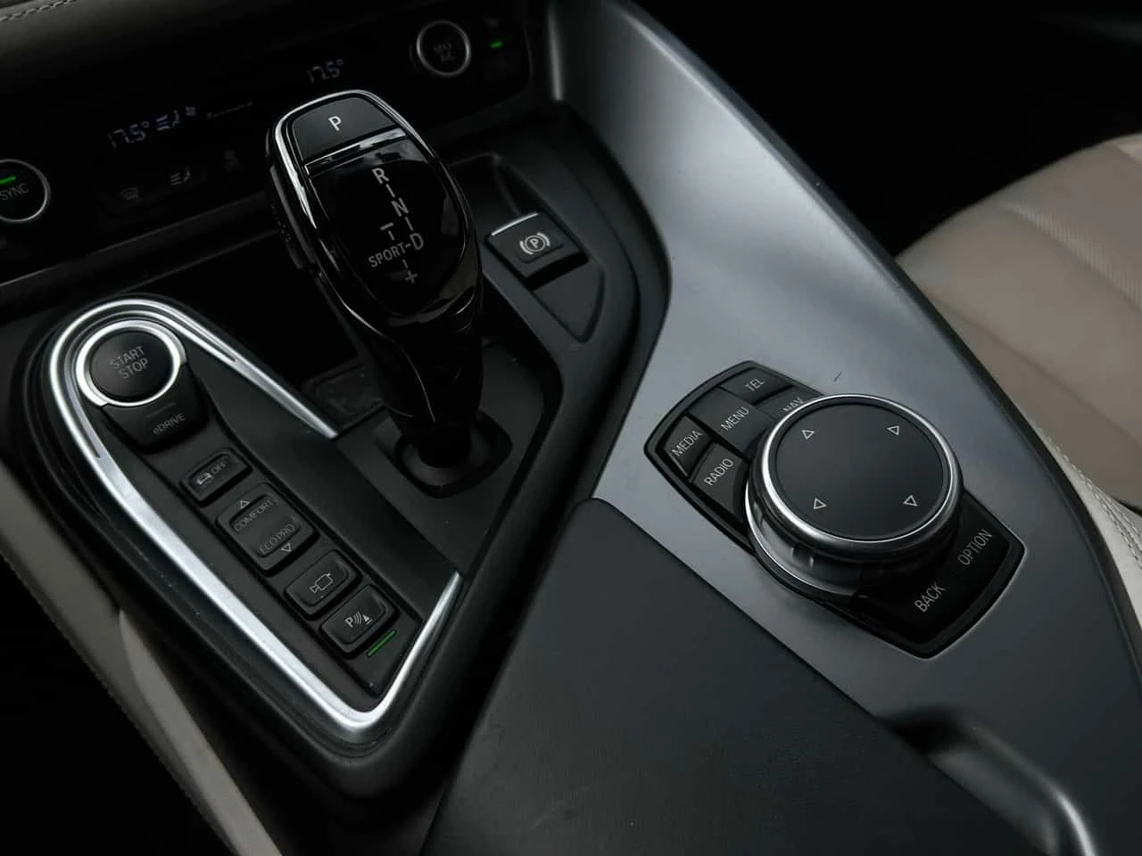 BMW i8 XDRIVE * 360 ������* HARMAN/KARDON* ��������*  | Mobile.bg � ����������� 16