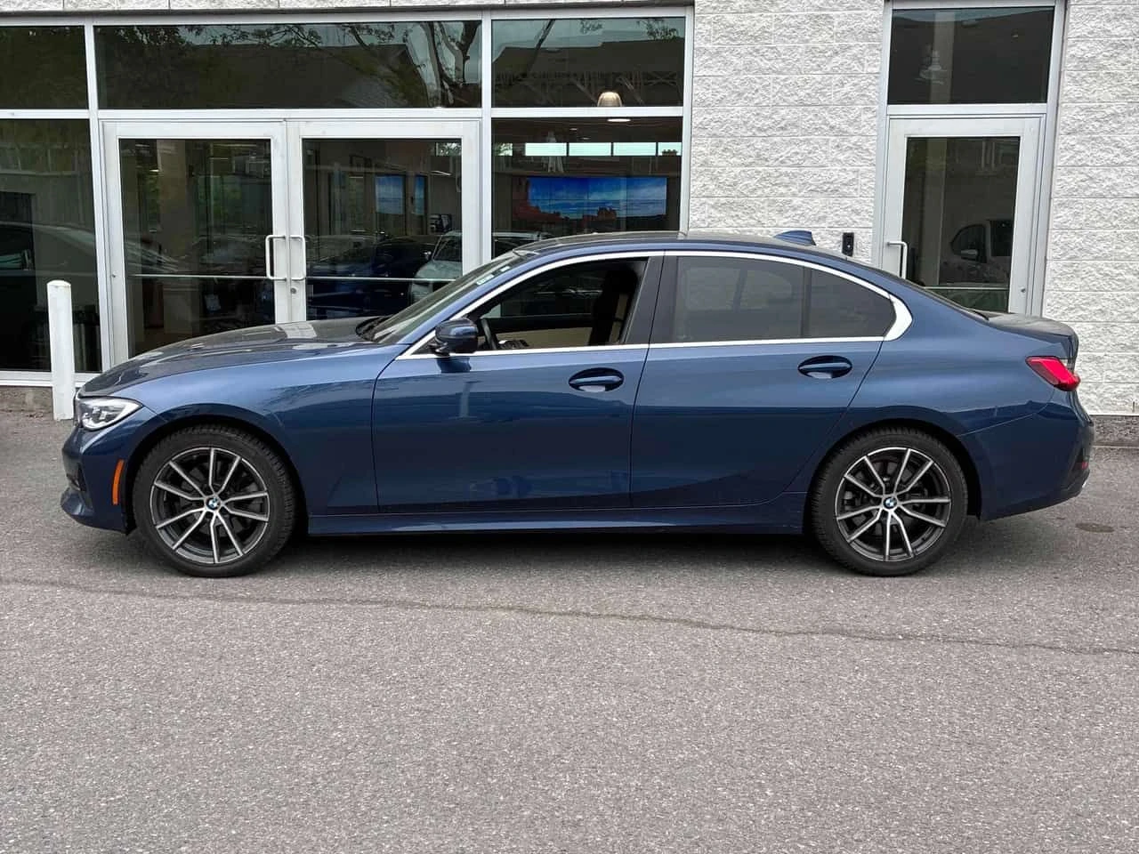 BMW 330 * xDrive * ПОДГРЕВИ * NAVI * КАМЕРА, снимка 2 - Автомобили и джипове - 54716508