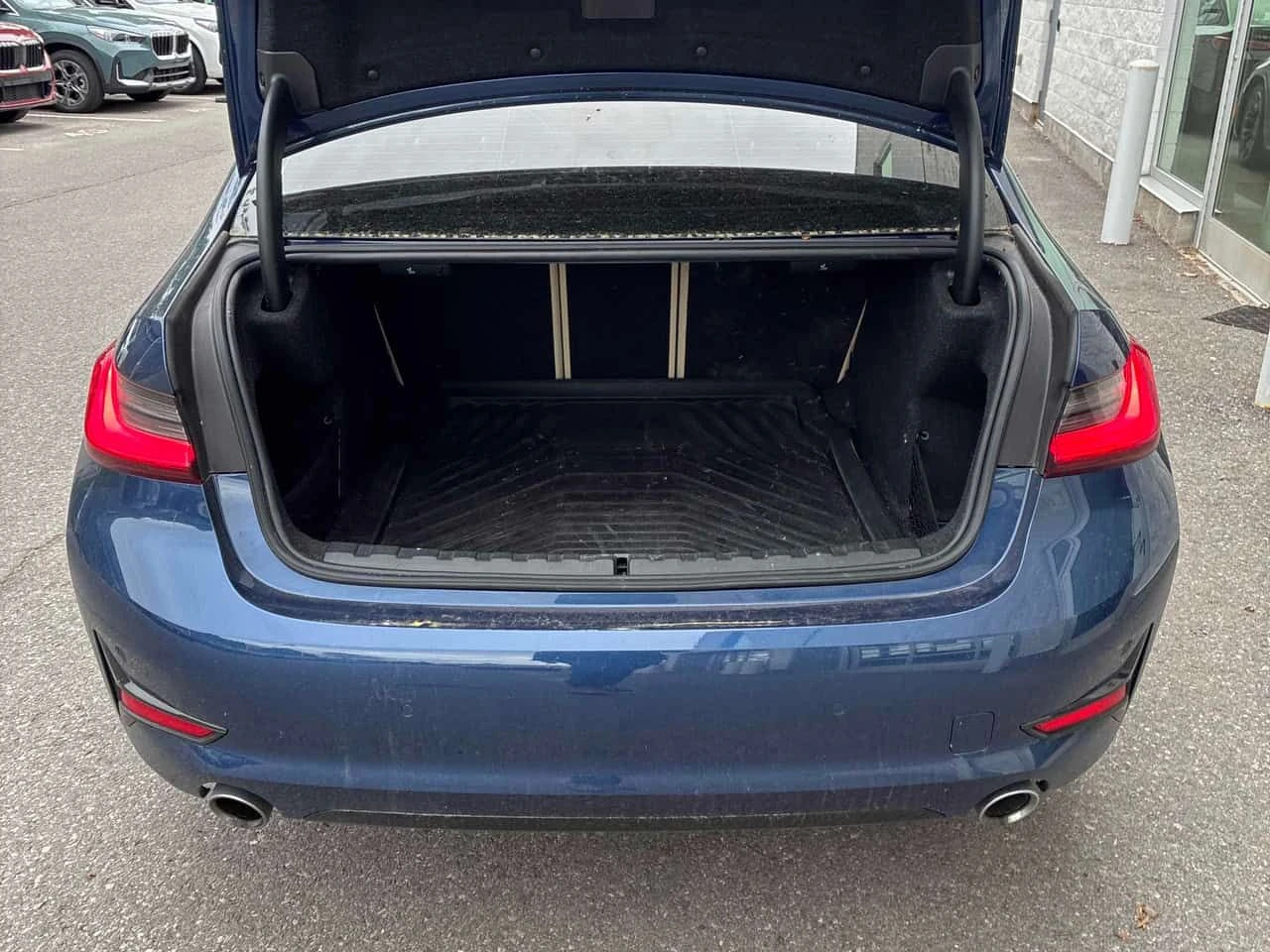 BMW 330 * xDrive * ПОДГРЕВИ * NAVI * КАМЕРА, снимка 16 - Автомобили и джипове - 54716508