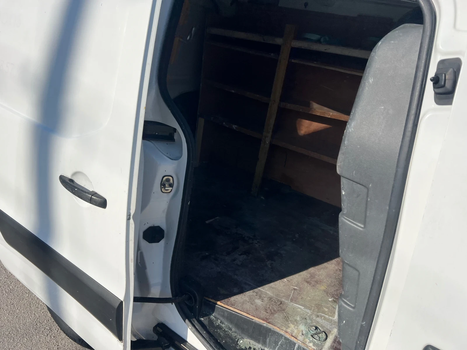 Citroen Berlingo 1.6 hdi Дизел, снимка 14 - Автомобили и джипове - 54875481