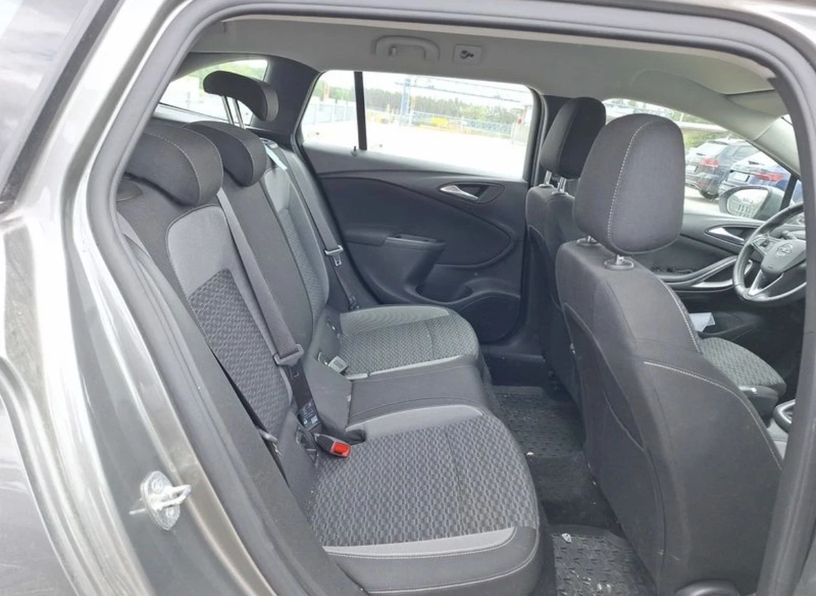 Opel Astra 1.5CDTI, снимка 10 - Автомобили и джипове - 54886329