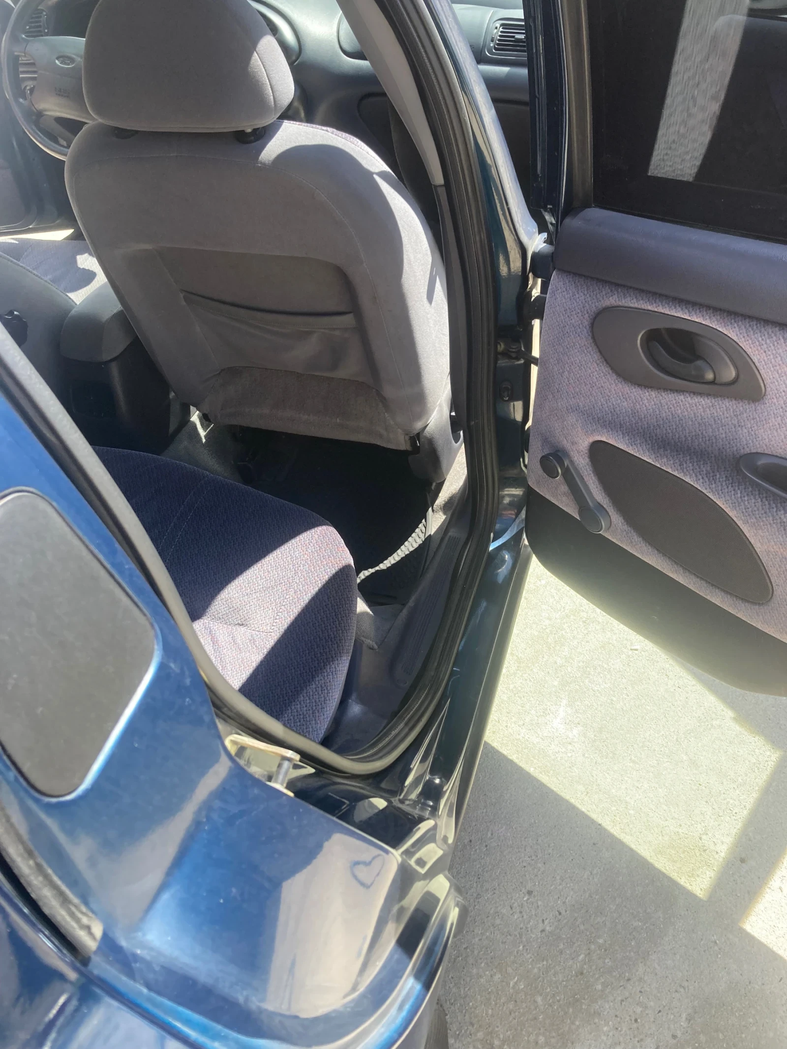 Ford Mondeo 2.5 V6 автомат, снимка 10 - Автомобили и джипове - 54928717