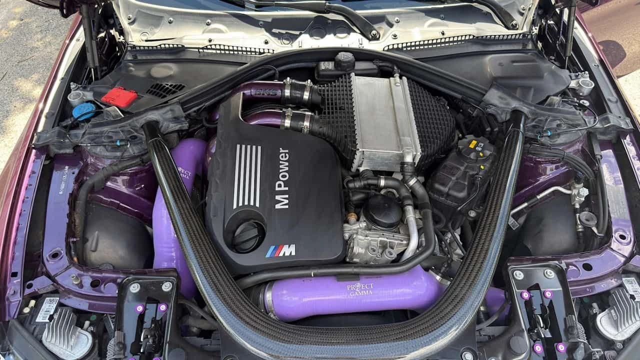 BMW M4 Coupe  CARFAX, снимка 11 - Автомобили и джипове - 54996379