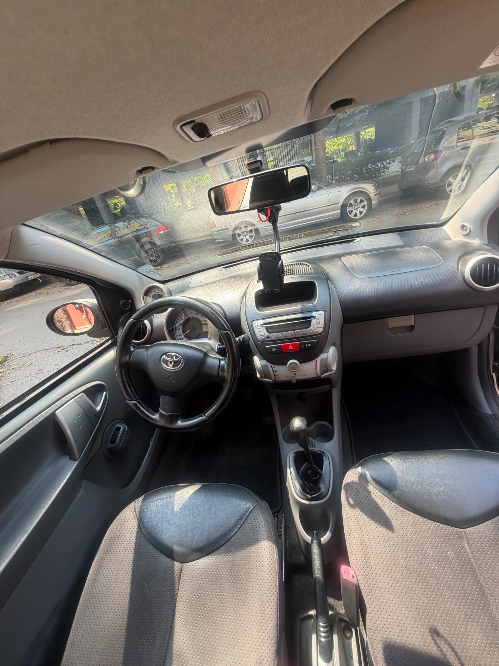 Toyota Aygo 1.0i, снимка 10 - Автомобили и джипове - 55815955