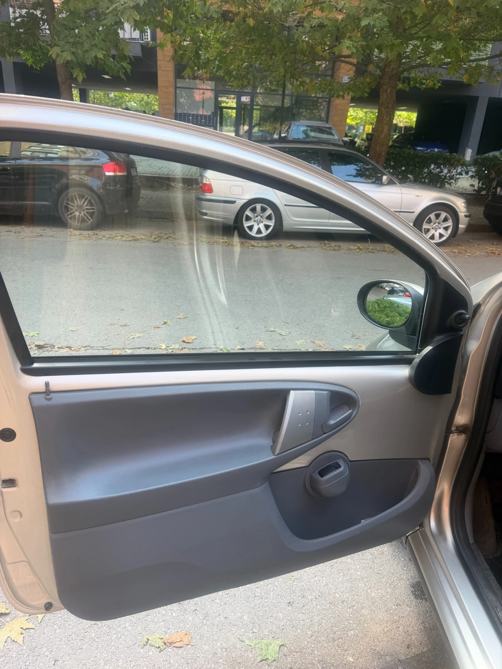 Toyota Aygo 1.0i, снимка 8 - Автомобили и джипове - 55815955
