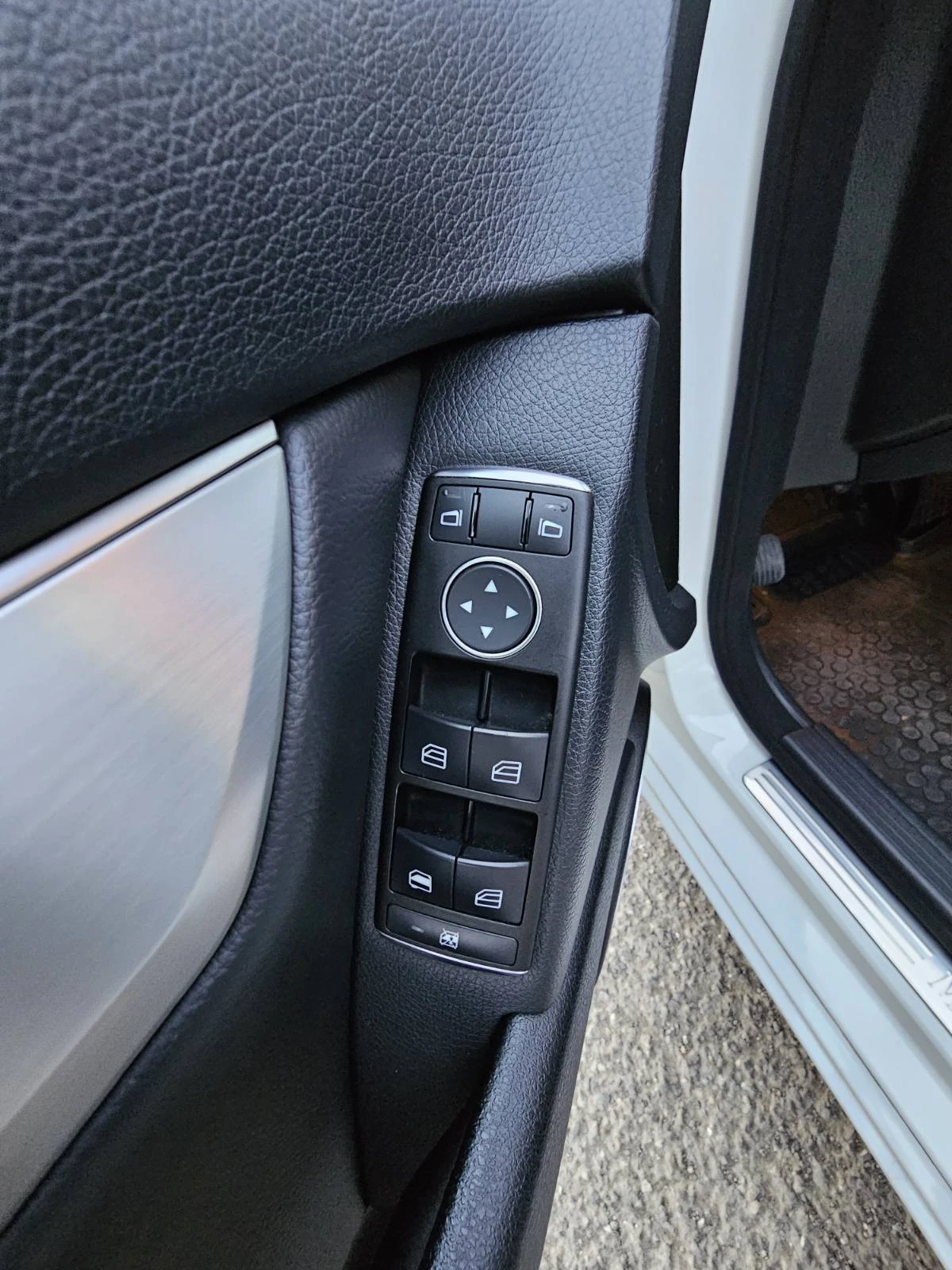 Mercedes-Benz 220 2.2, снимка 12 - Автомобили и джипове - 56027470