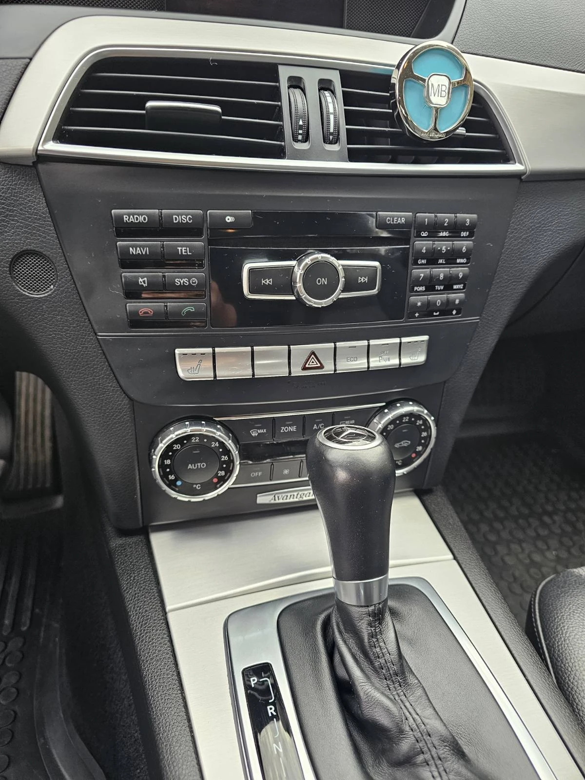Mercedes-Benz 220 2.2, снимка 11 - Автомобили и джипове - 56027470