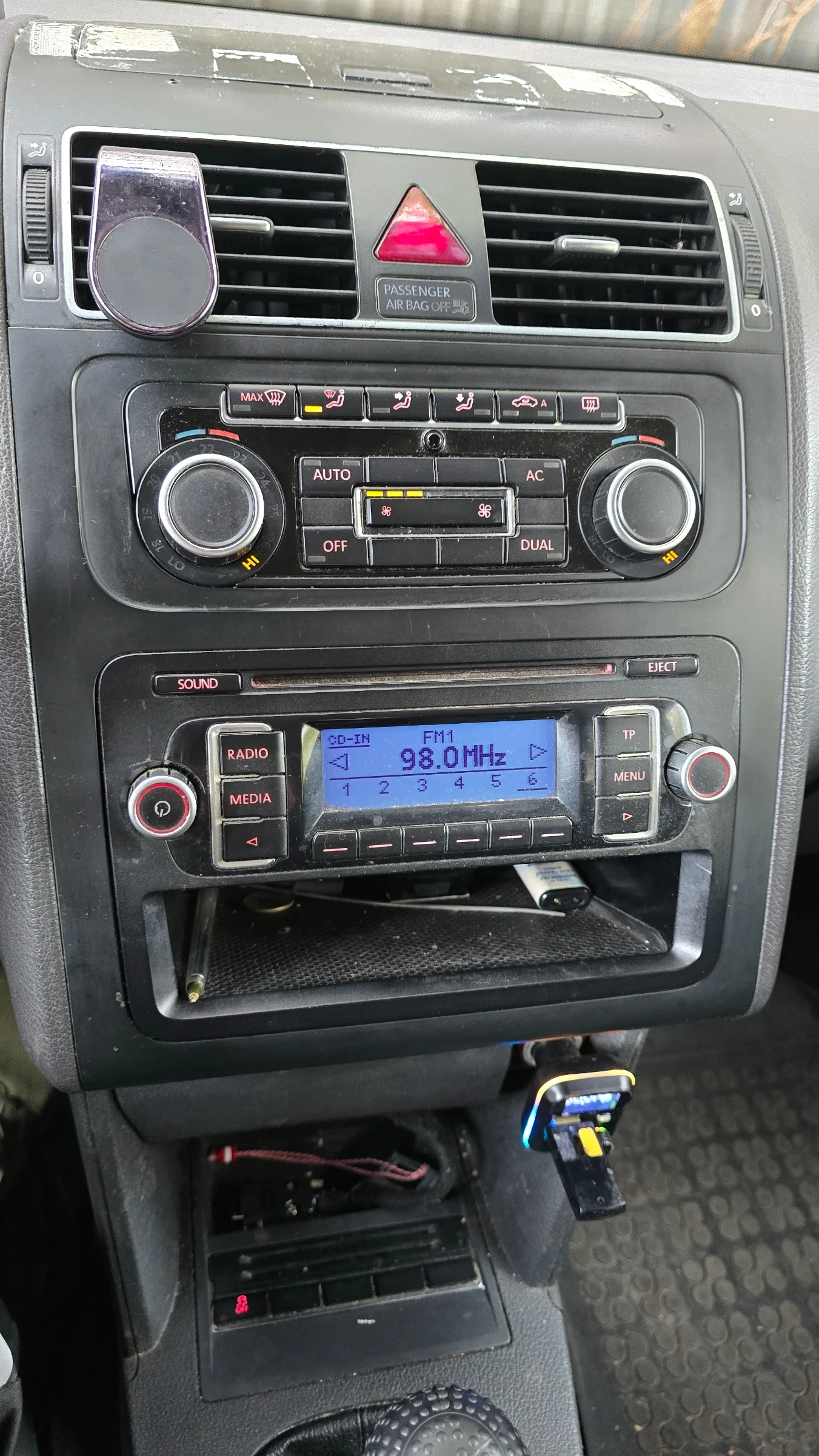 VW Touran 1.4 метан, снимка 10 - Автомобили и джипове - 56702692