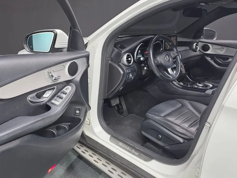 Mercedes-Benz GLC 220 D 4Matic Premium Coupe, снимка 9 - Автомобили и джипове - 55750586