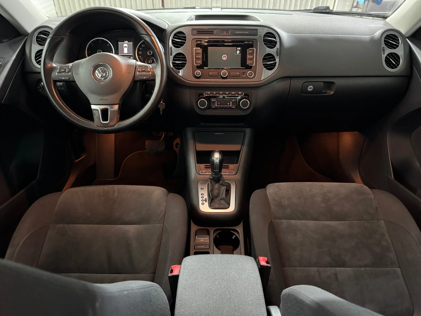 VW Tiguan 2.0 TDI 4MOTION DSG - BUSINESS SPORT + STYLE - изображение 9