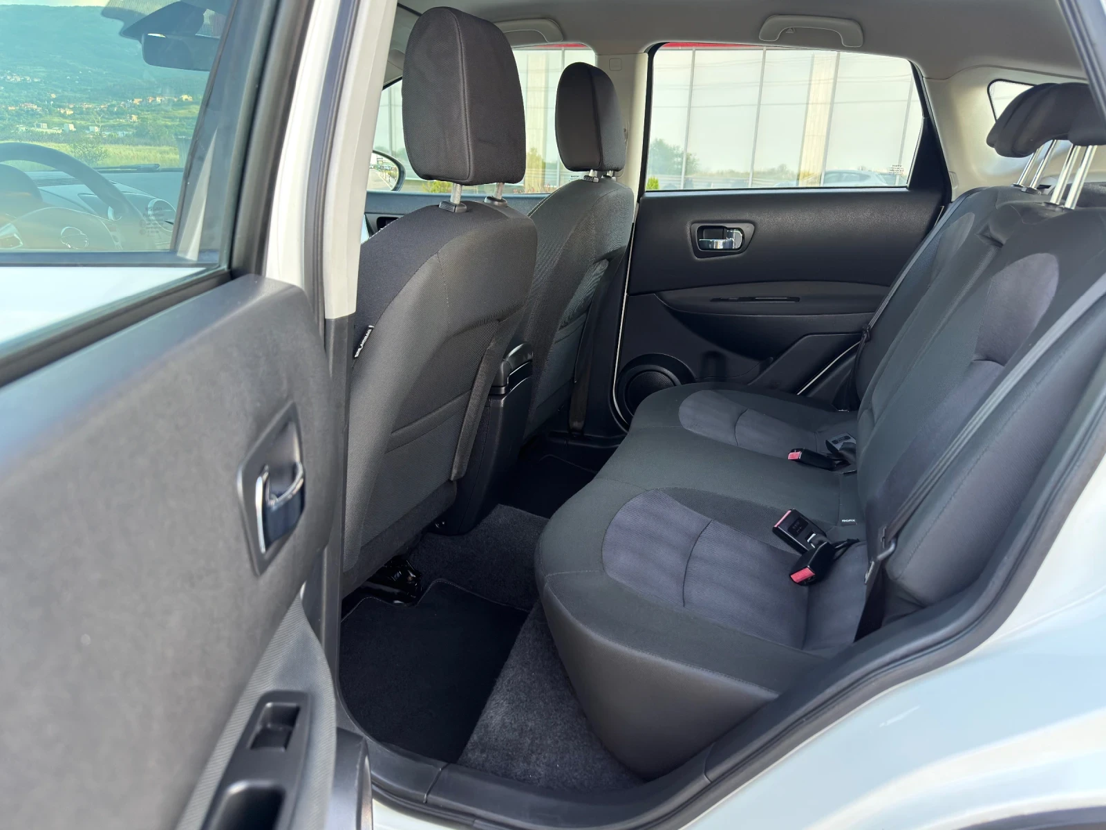 Nissan Qashqai 1.5DCI, снимка 12 - Автомобили и джипове - 54786373