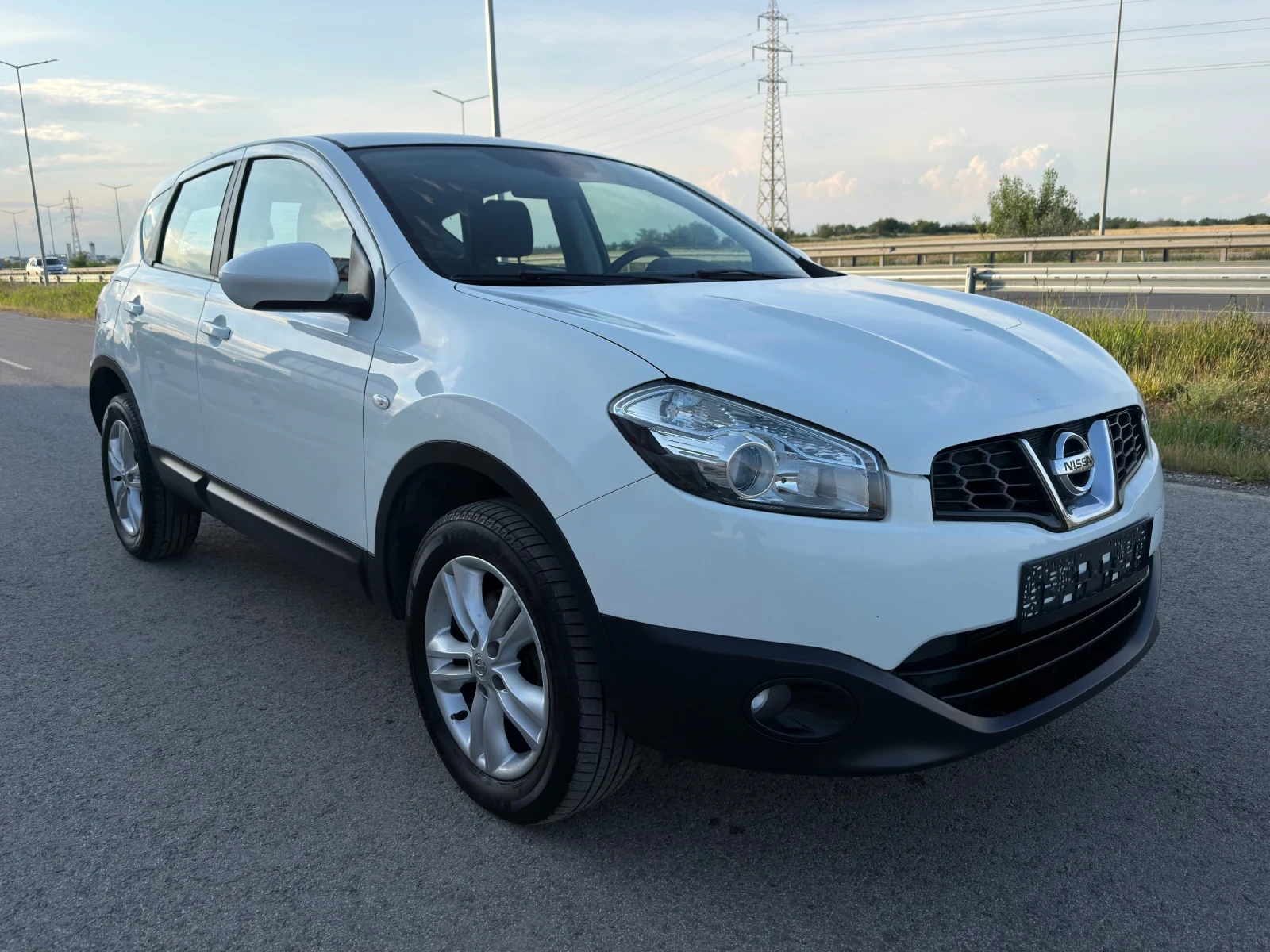 Nissan Qashqai 1.5DCI, снимка 3 - Автомобили и джипове - 54786373