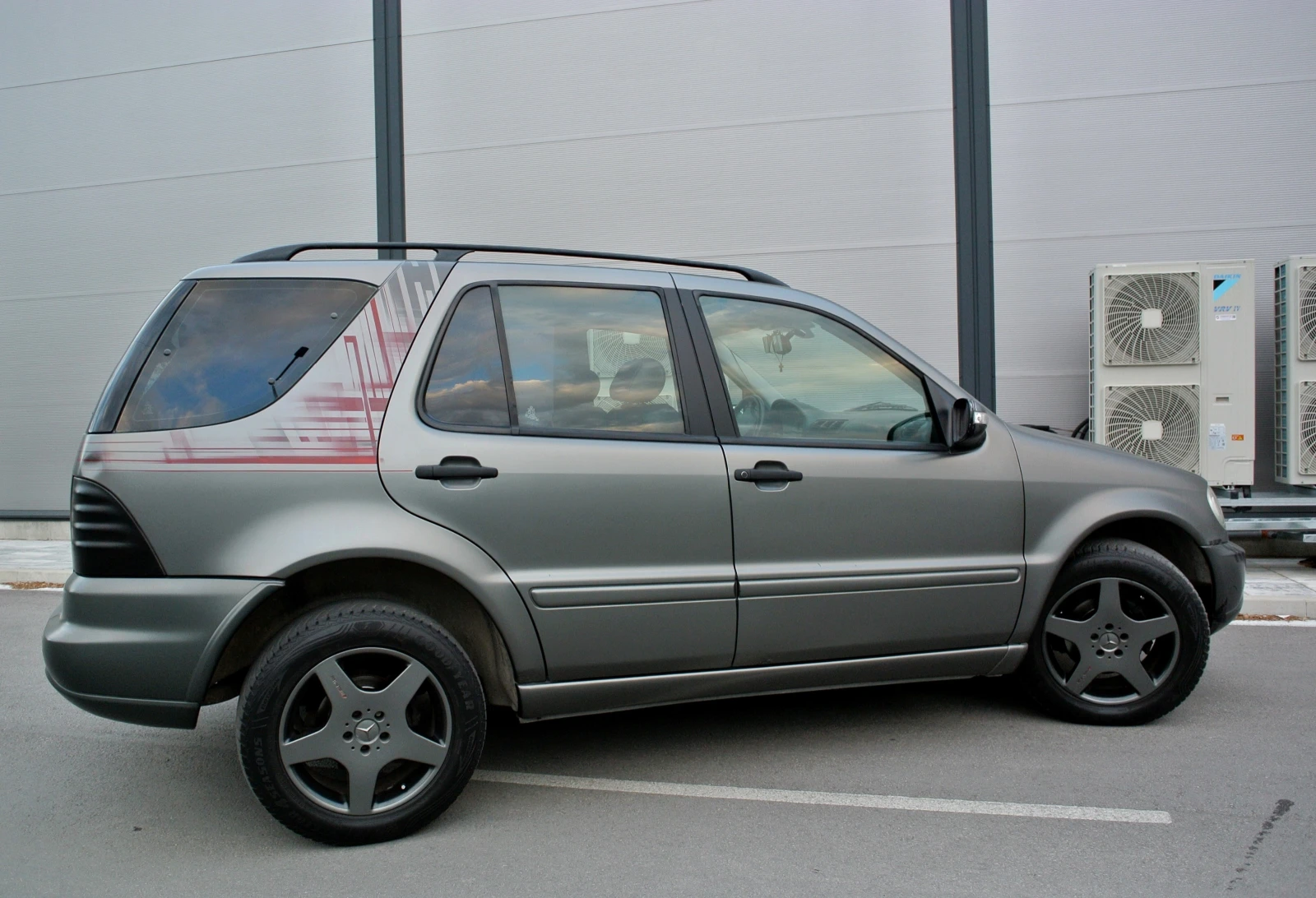 Mercedes-Benz ML 320 ГАЗ* AMG* NAVI* LOW RANGE(4х4), снимка 4 - Автомобили и джипове - 54975377