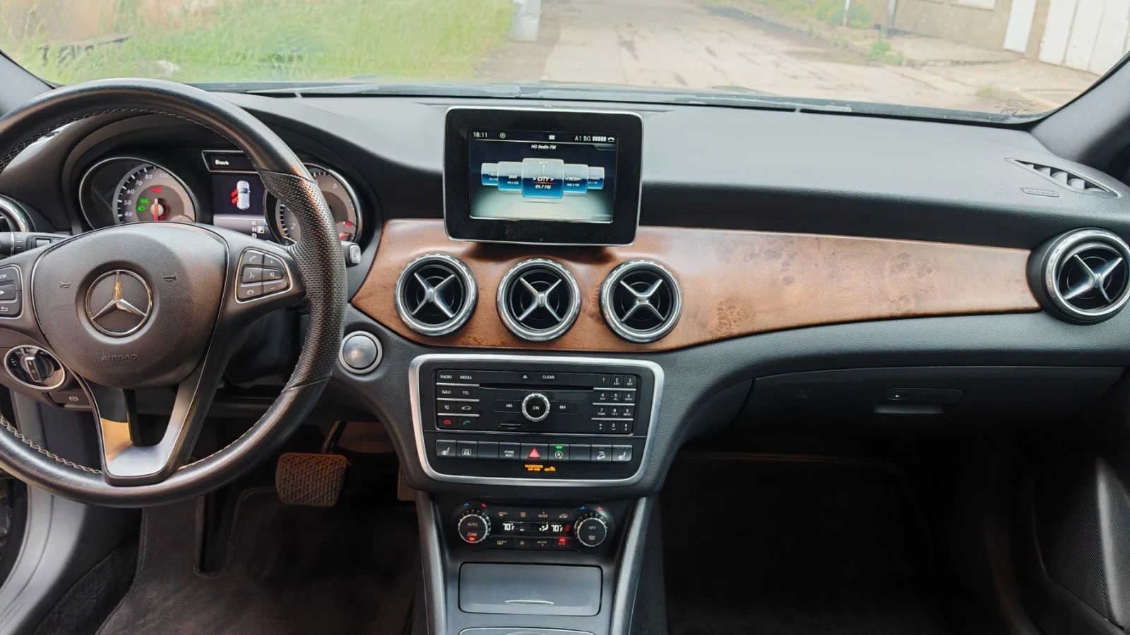 Mercedes-Benz GLA 250, снимка 10 - Автомобили и джипове - 55578743