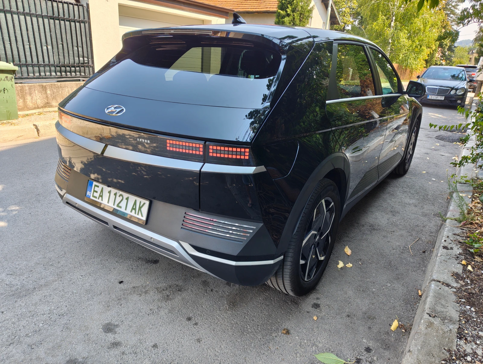 Hyundai Ioniq 5 77.7KWh* V2L* BLUE LINK* LED* Термопомпа, снимка 4 - Автомобили и джипове - 55674476