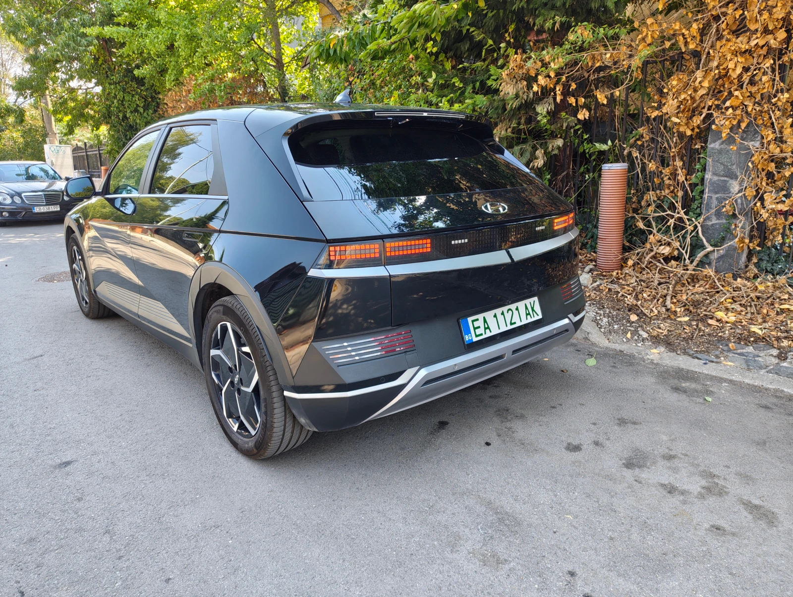 Hyundai Ioniq 5 77.7KWh* V2L* BLUE LINK* LED* Термопомпа, снимка 3 - Автомобили и джипове - 55674476