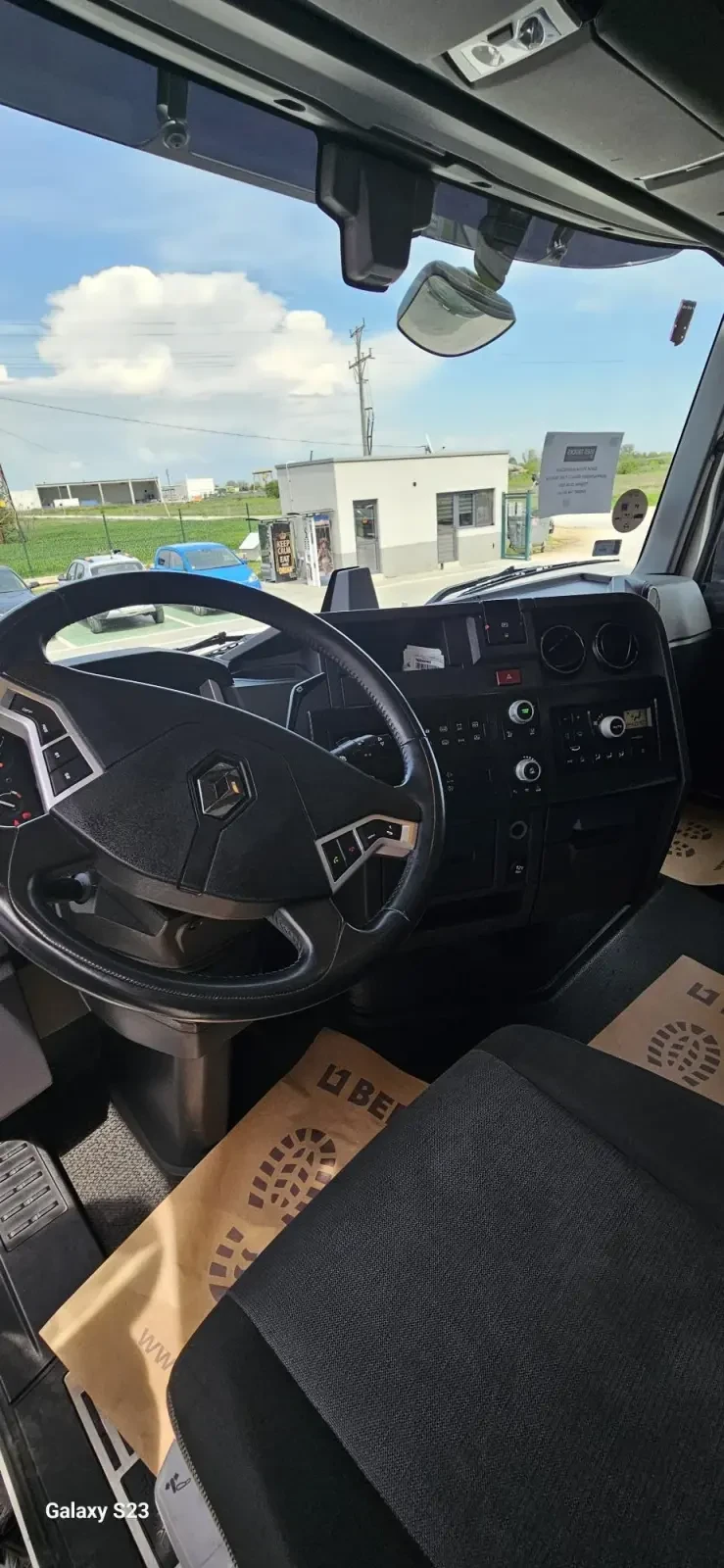Renault T МЕГА 520 ГОЛЯМА КАБИНА - изображение 7
