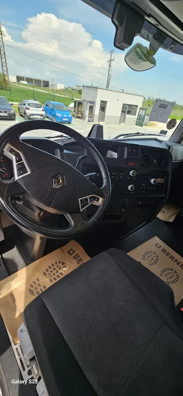 Renault T МЕГА 520 ГОЛЯМА КАБИНА - изображение 6