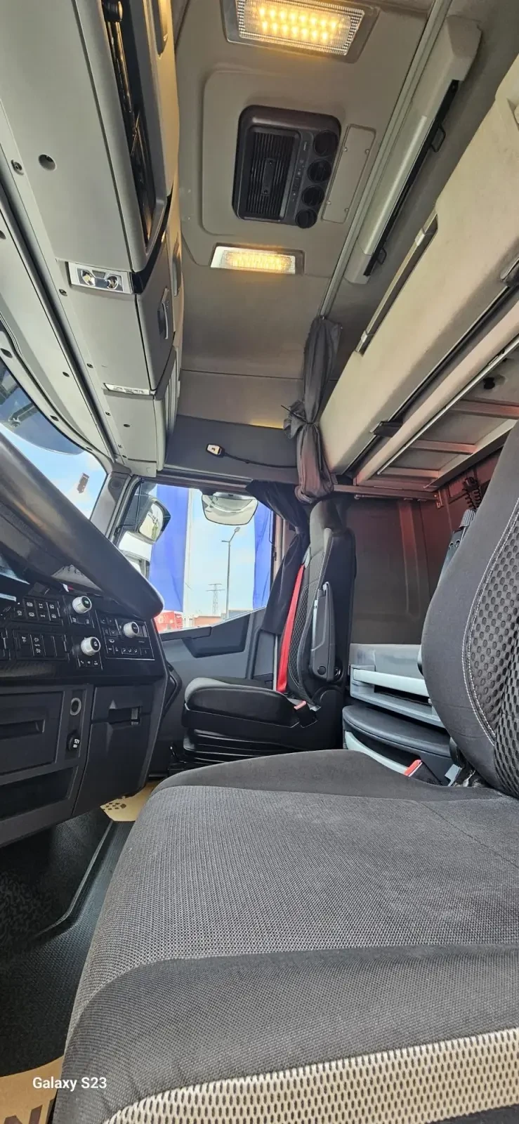 Renault T МЕГА 520 ГОЛЯМА КАБИНА - изображение 9