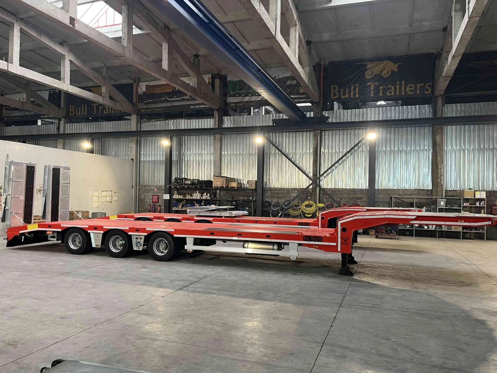 Полуремарке BULL TRAILERS TAURUS