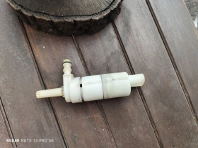 Продавам помпа за чистачки за Мерцедес Е280., снимка 1