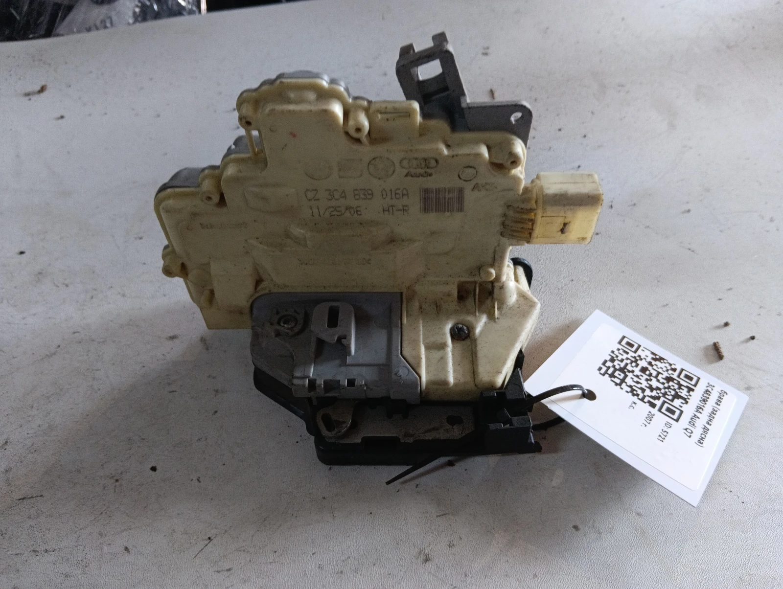 брава (задна дясна) 3C4839016A Audi Q7