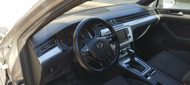 VW Passat, снимка 8 - Автомобили и джипове - 49336654