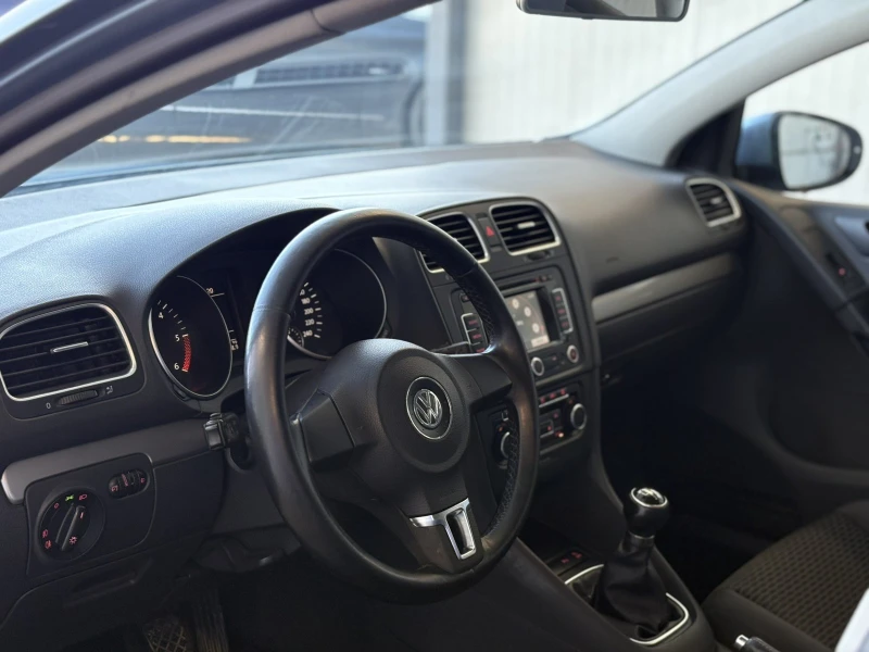 VW Golf 6 1.6TDI, снимка 11 - Автомобили и джипове - 52771794