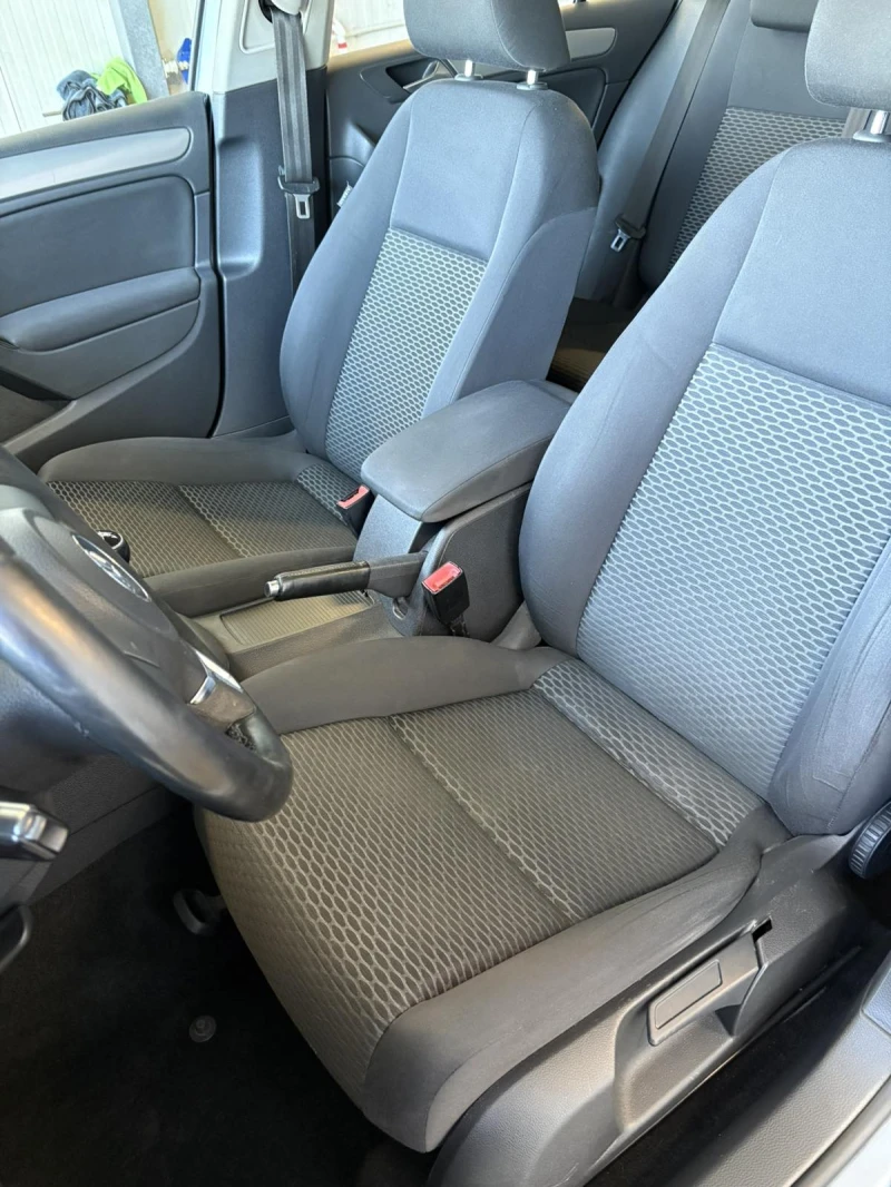 VW Golf 6 1.6TDI, снимка 7 - Автомобили и джипове - 52771794