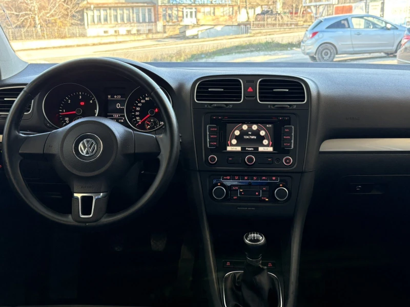 VW Golf 6 1.6TDI, снимка 12 - Автомобили и джипове - 52771794
