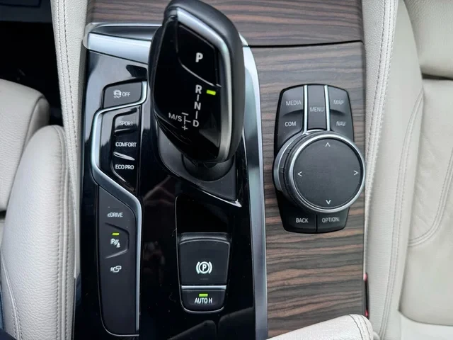 BMW 530E XDRIVE 360 #PANO# #УНИКАТ# !FULL!, снимка 10 - Автомобили и джипове - 55090711