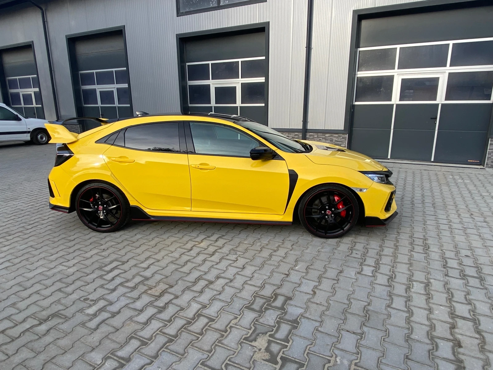 Honda Civic Type R Limited Edition - изображение 9