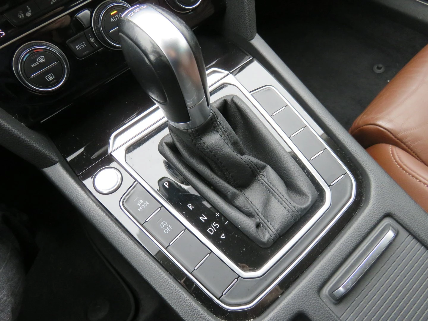 VW Passat Highline 2.0TDI BMT, снимка 9 - Автомобили и джипове - 56420525