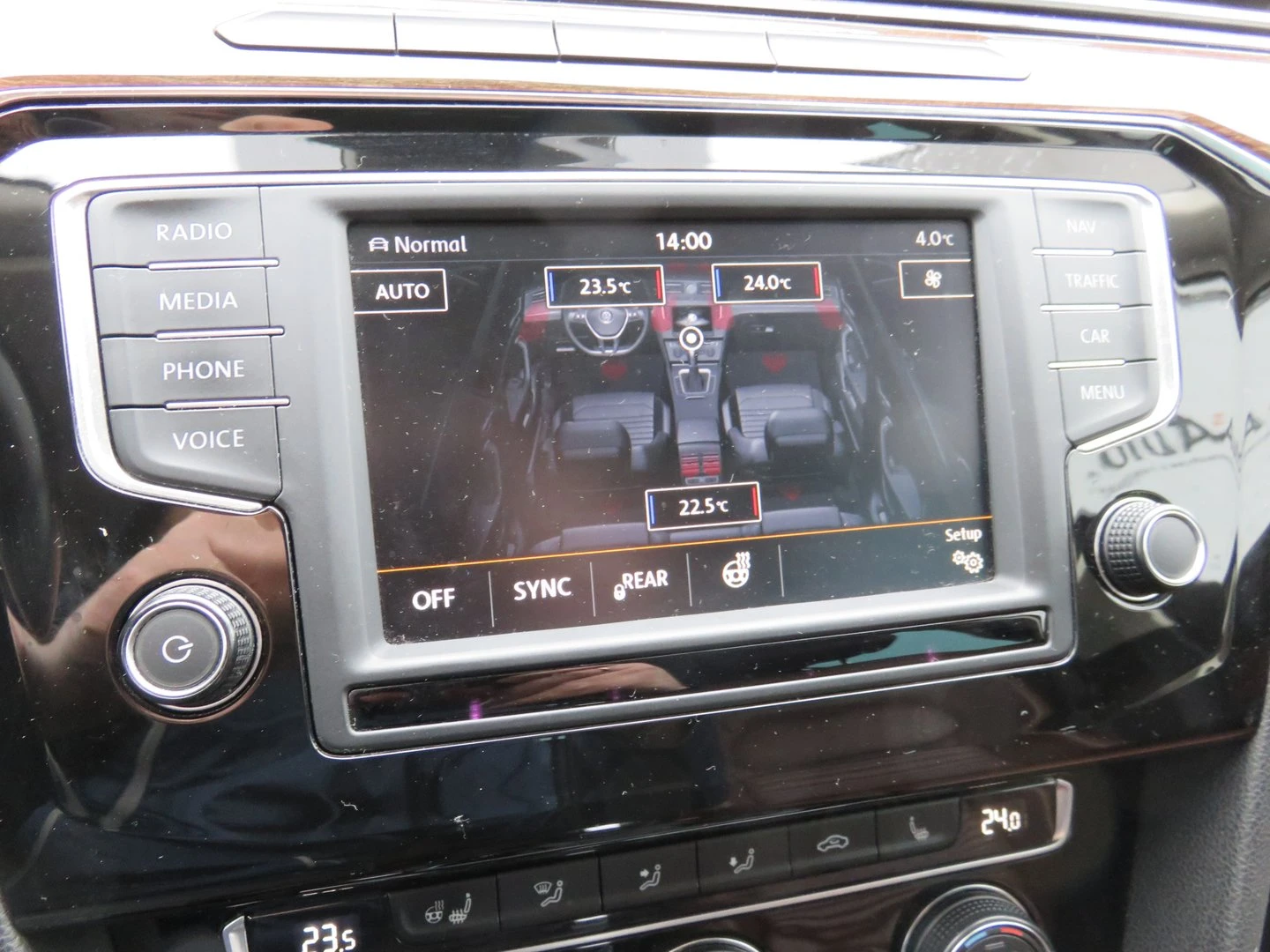 VW Passat Highline 2.0TDI BMT, снимка 13 - Автомобили и джипове - 56420525