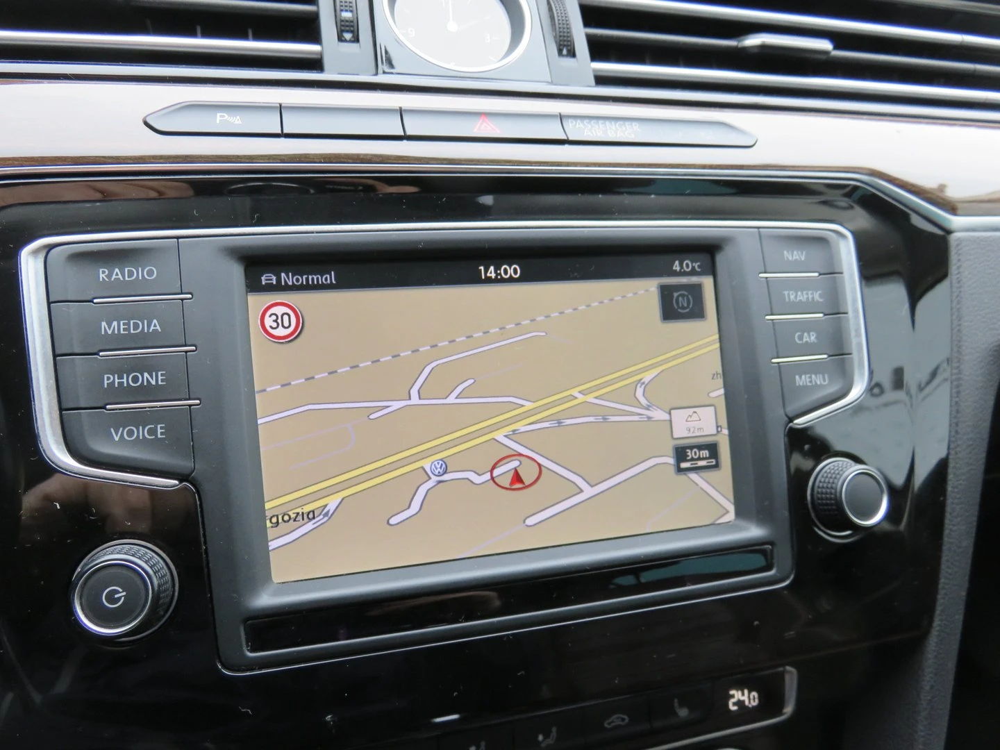 VW Passat Highline 2.0TDI BMT, снимка 12 - Автомобили и джипове - 56420525