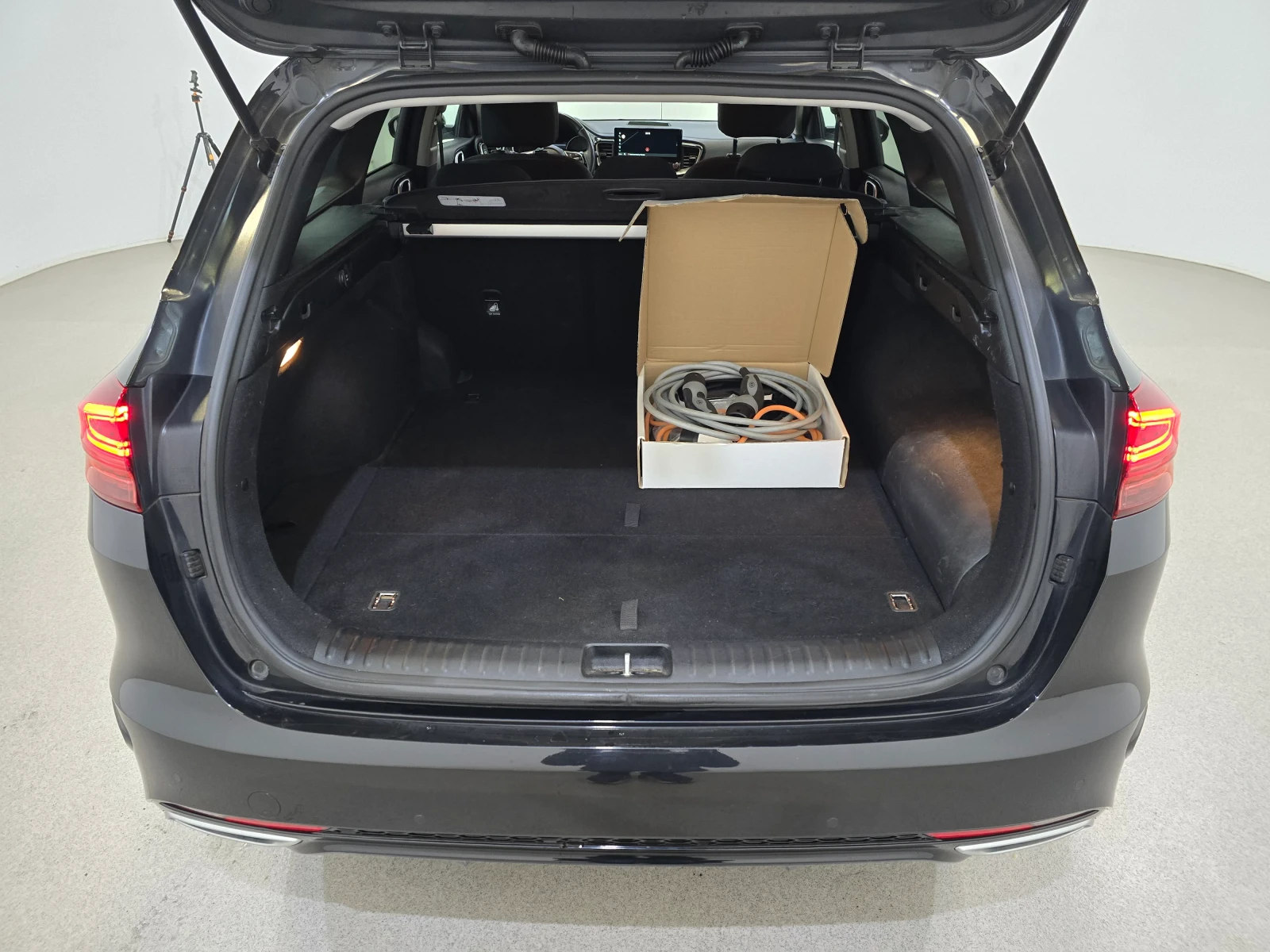 Kia Ceed 1.6 GDi Plug-In Hybrid, снимка 15 - Автомобили и джипове - 53872729