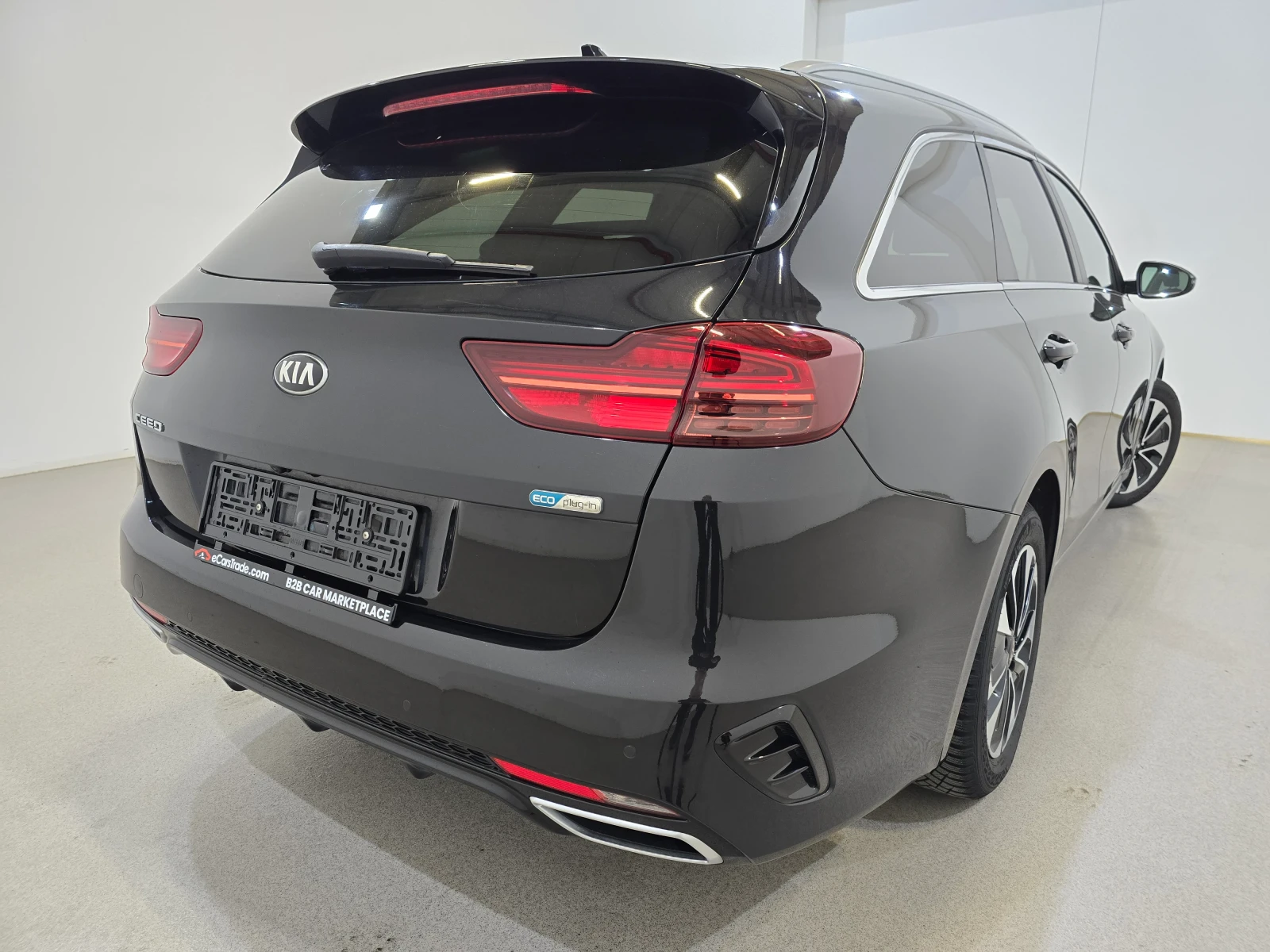 Kia Ceed 1.6 GDi Plug-In Hybrid, снимка 5 - Автомобили и джипове - 53872729